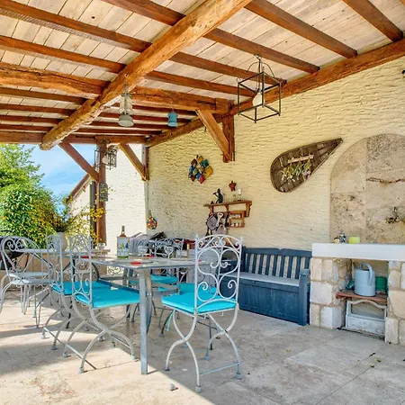 Amazing Home In Bosset Vakantiehuis *